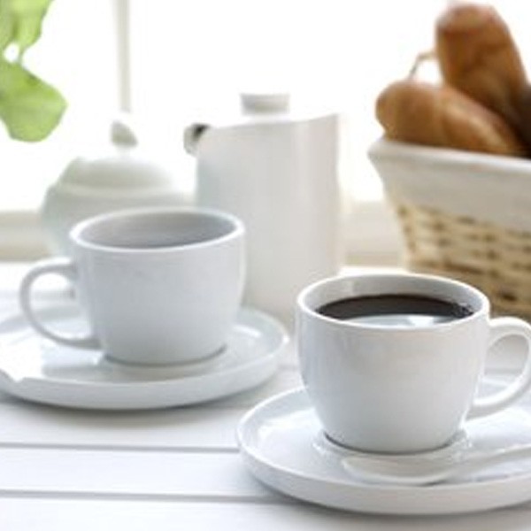 想健步如飛端咖啡而不灑?科學家傳授獨家秘訣