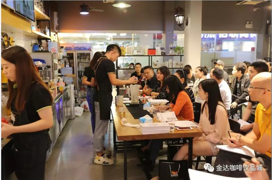 味都帶你走進秋冬季新品，交流與了解飲品文化