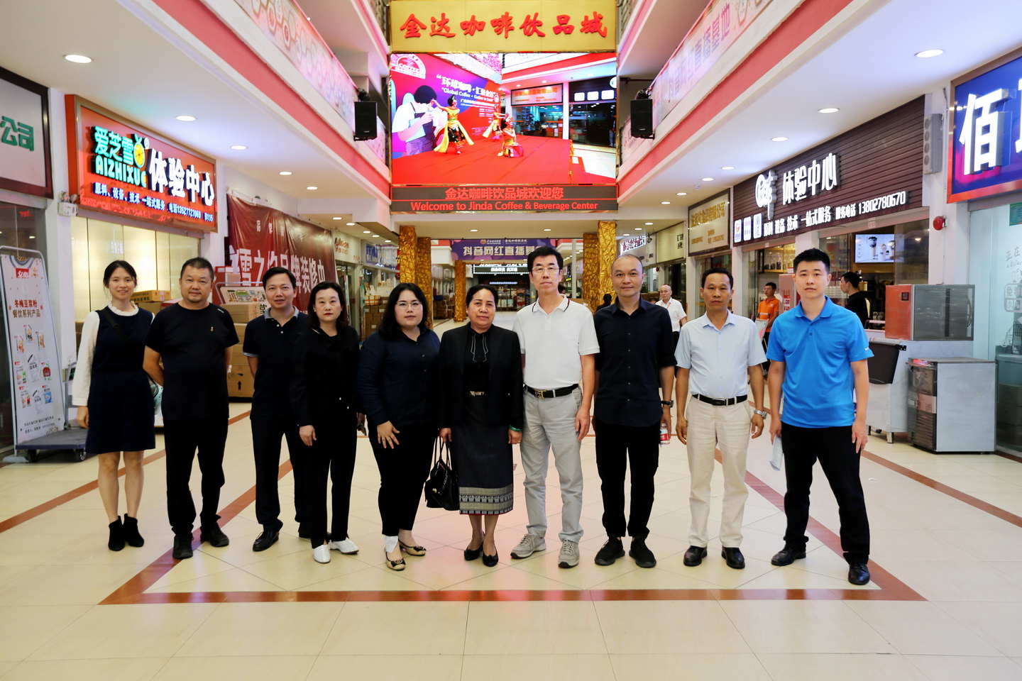 老撾駐廣州總領事館沙婉萍總領事一行蒞臨金達咖啡飲品城考察交流 老撾駐廣州總領事館沙婉萍總領事一行蒞臨金達咖啡飲品城考察交流