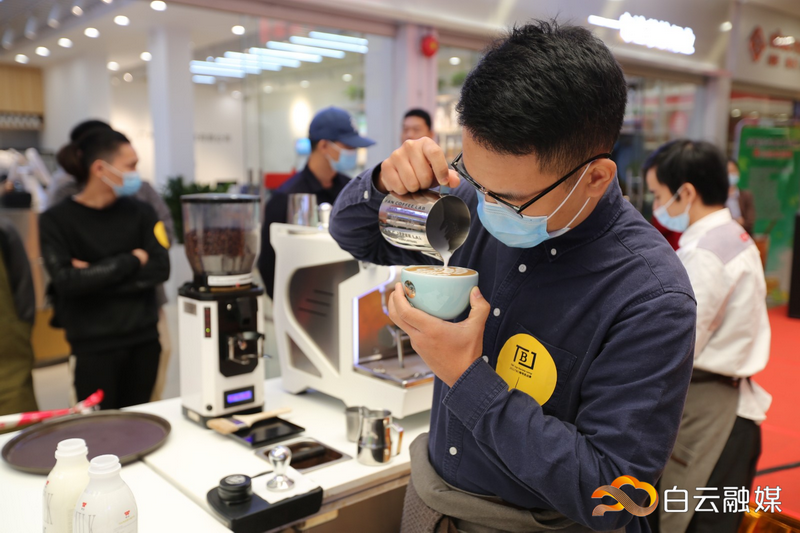 白云融媒:沖煮、拉花、做潮流飲品……全國百名咖啡好手云集白云過招(轉載) 白云融媒:沖煮、拉花、做潮流飲品……全國百名咖啡好手云集白云過招(轉載)