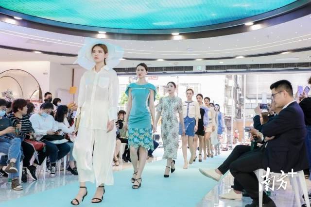 南方日?qǐng)?bào):廣州市商務(wù)局局長(zhǎng)洪謙:加快建成具有全球影響力美譽(yù)度的國(guó)際消費(fèi)中心城市|南方觀察?權(quán)威訪談(轉(zhuǎn)載) 南方日?qǐng)?bào):廣州市商務(wù)局局長(zhǎng)洪謙:加快建成具有全球影響力美譽(yù)度的國(guó)際消費(fèi)中心城市|南方觀察?權(quán)威訪談(轉(zhuǎn)載)