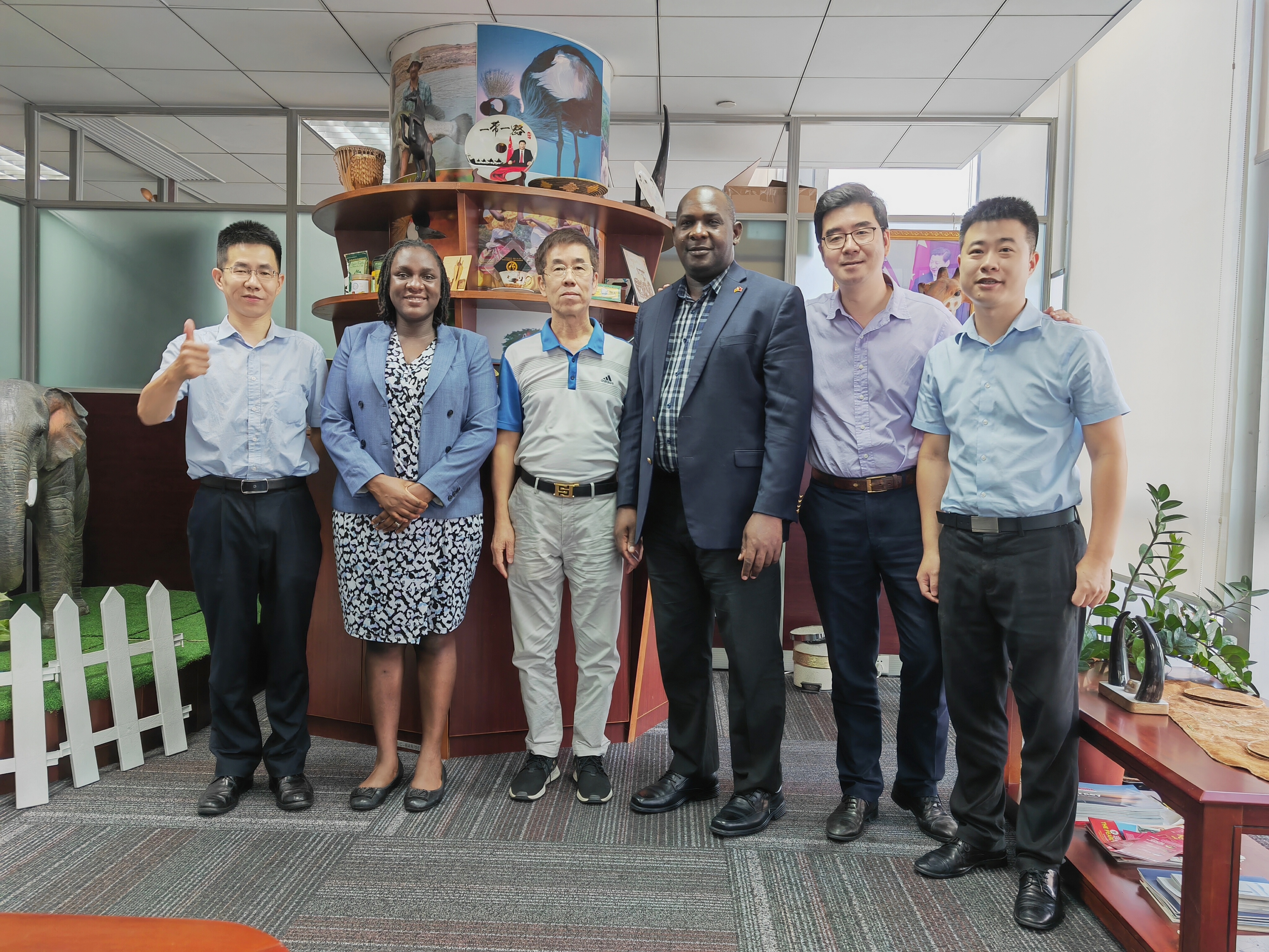 金達咖啡飲品城與烏干達咖啡發(fā)展局召開線上會議討論市場推廣方案 金達咖啡飲品城與烏干達咖啡發(fā)展局召開線上會議討論市場推廣方案