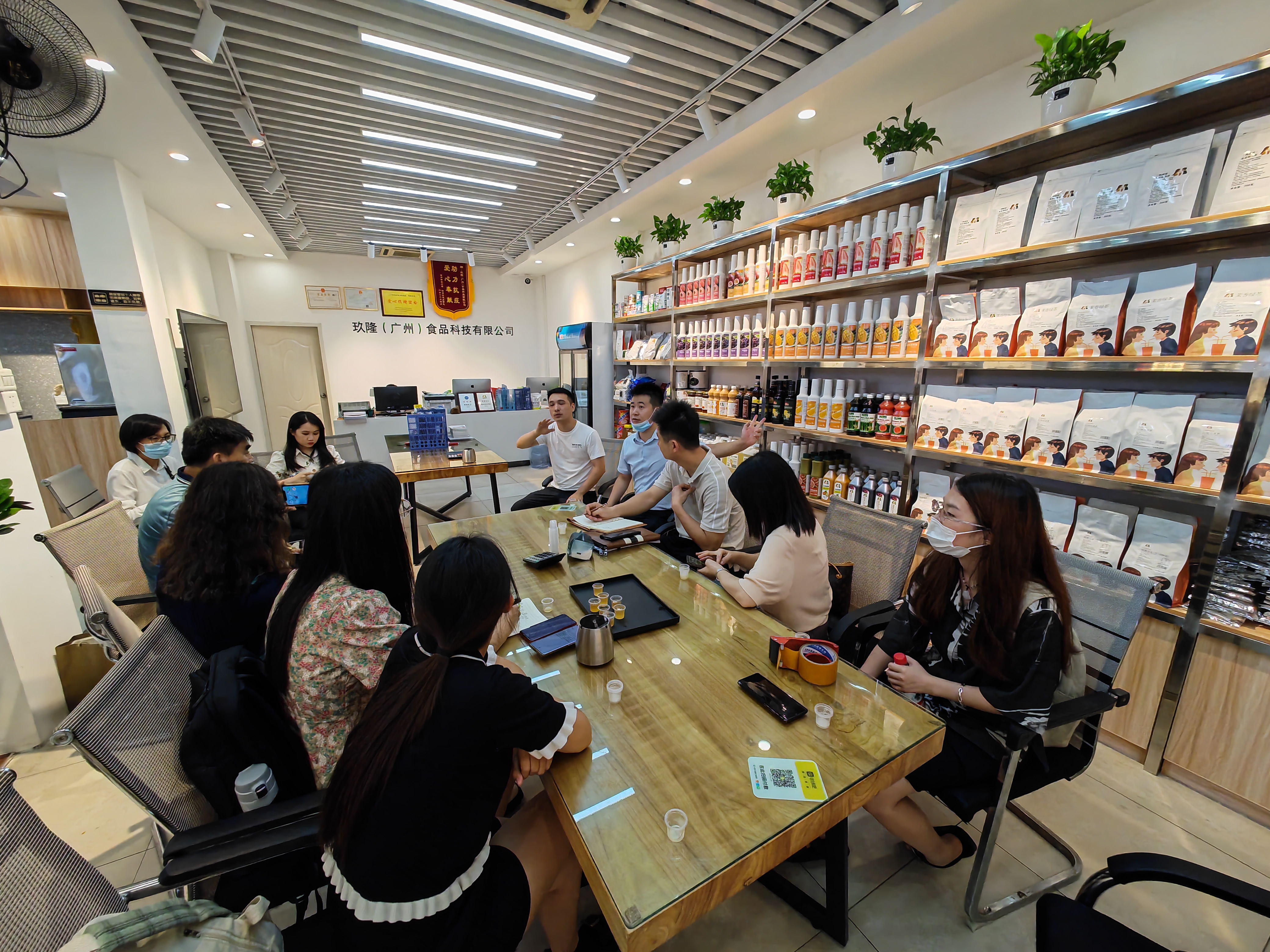 中國市場學會一行蒞臨金達調(diào)研并召開食品食材商圈座談會 中國市場學會一行蒞臨金達調(diào)研并召開食品食材商圈座談會