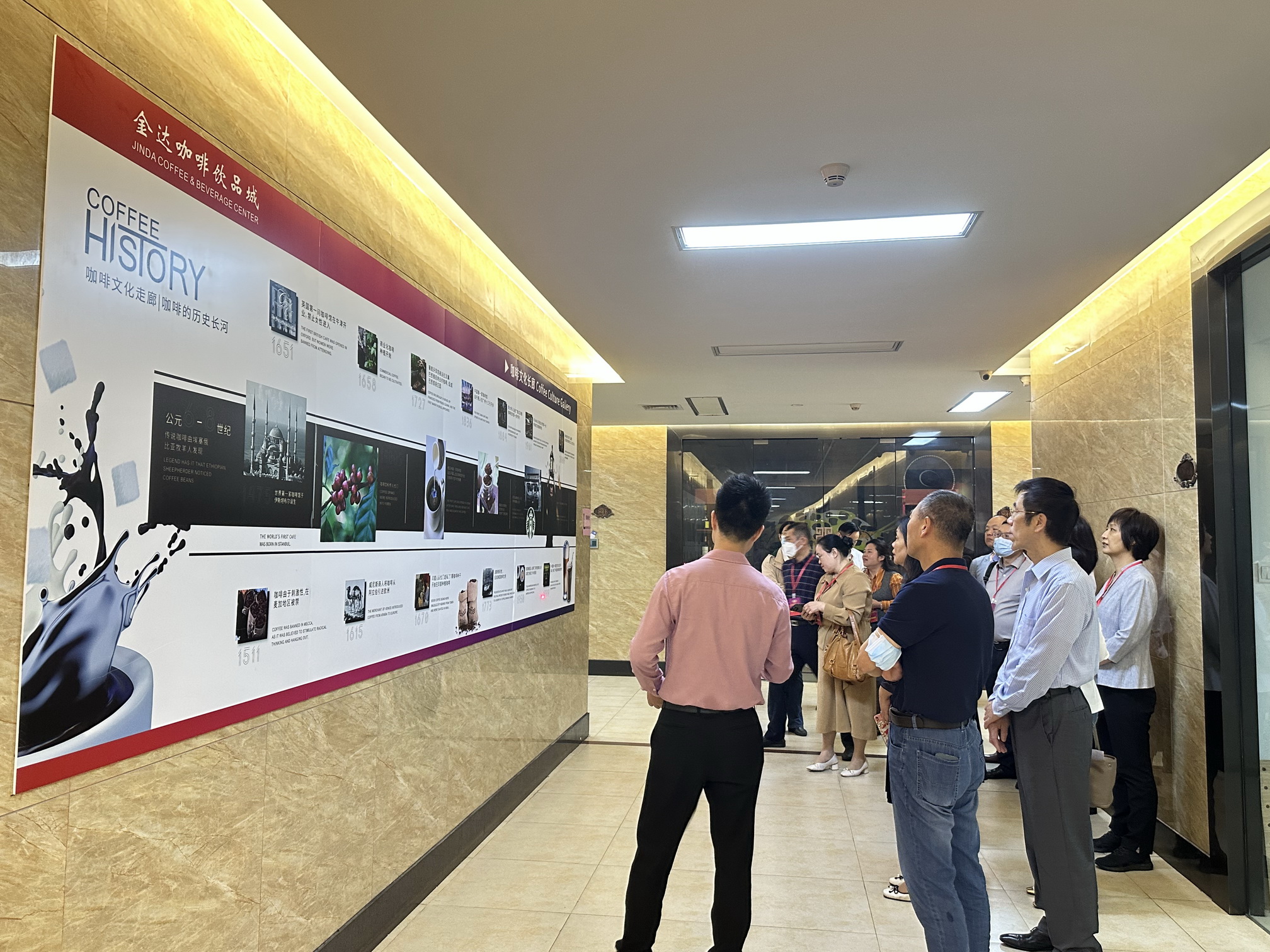 廣州荔灣政協(xié)陳錚衡副主席一行蒞臨金達(dá)調(diào)研咖啡產(chǎn)業(yè)人才服務(wù)驛站的建設(shè) 廣州荔灣政協(xié)陳錚衡副主席一行蒞臨金達(dá)調(diào)研咖啡產(chǎn)業(yè)人才服務(wù)驛站的建設(shè)