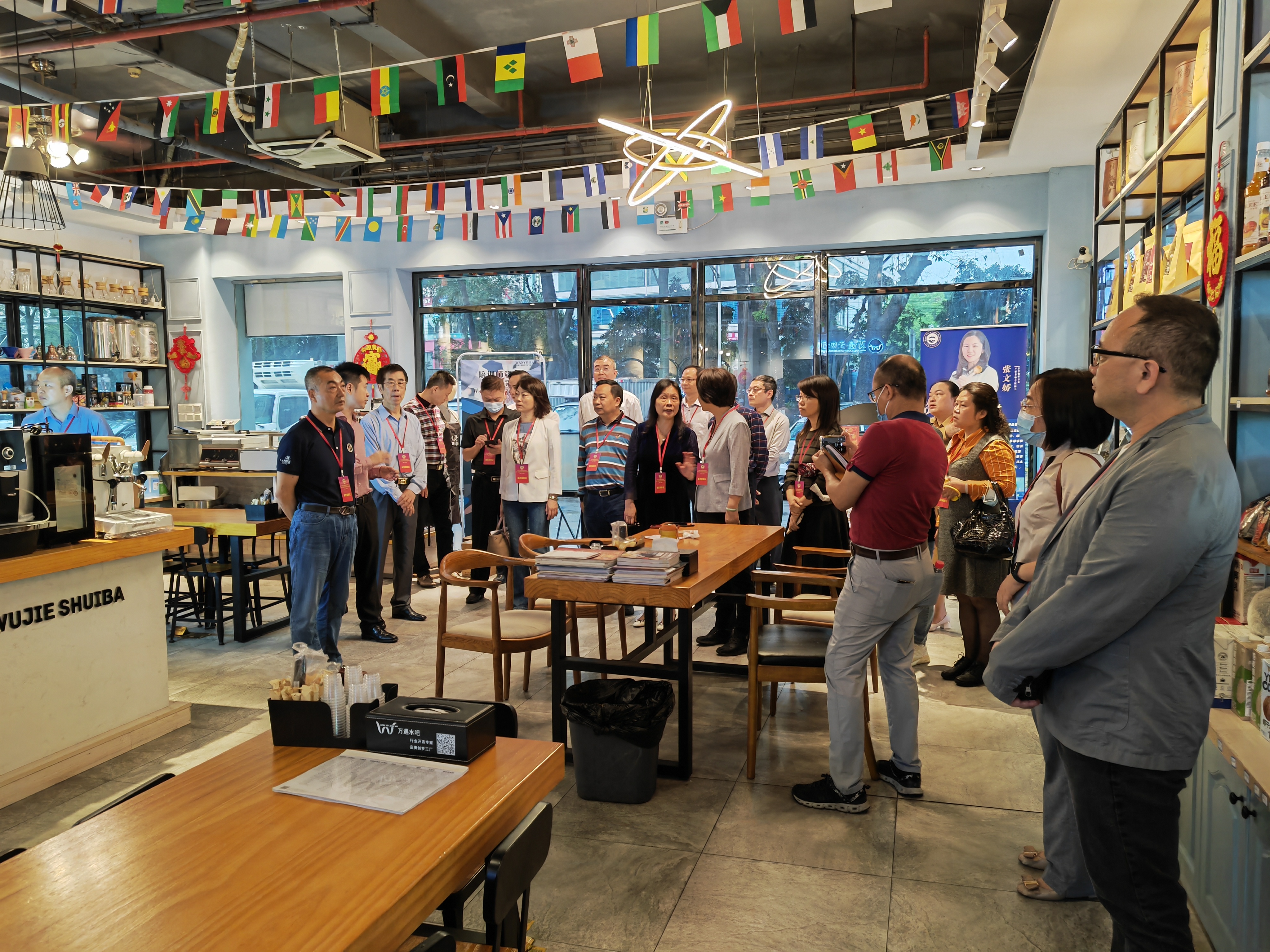 廣州荔灣政協(xié)陳錚衡副主席一行蒞臨金達(dá)調(diào)研咖啡產(chǎn)業(yè)人才服務(wù)驛站的建設(shè) 廣州荔灣政協(xié)陳錚衡副主席一行蒞臨金達(dá)調(diào)研咖啡產(chǎn)業(yè)人才服務(wù)驛站的建設(shè)