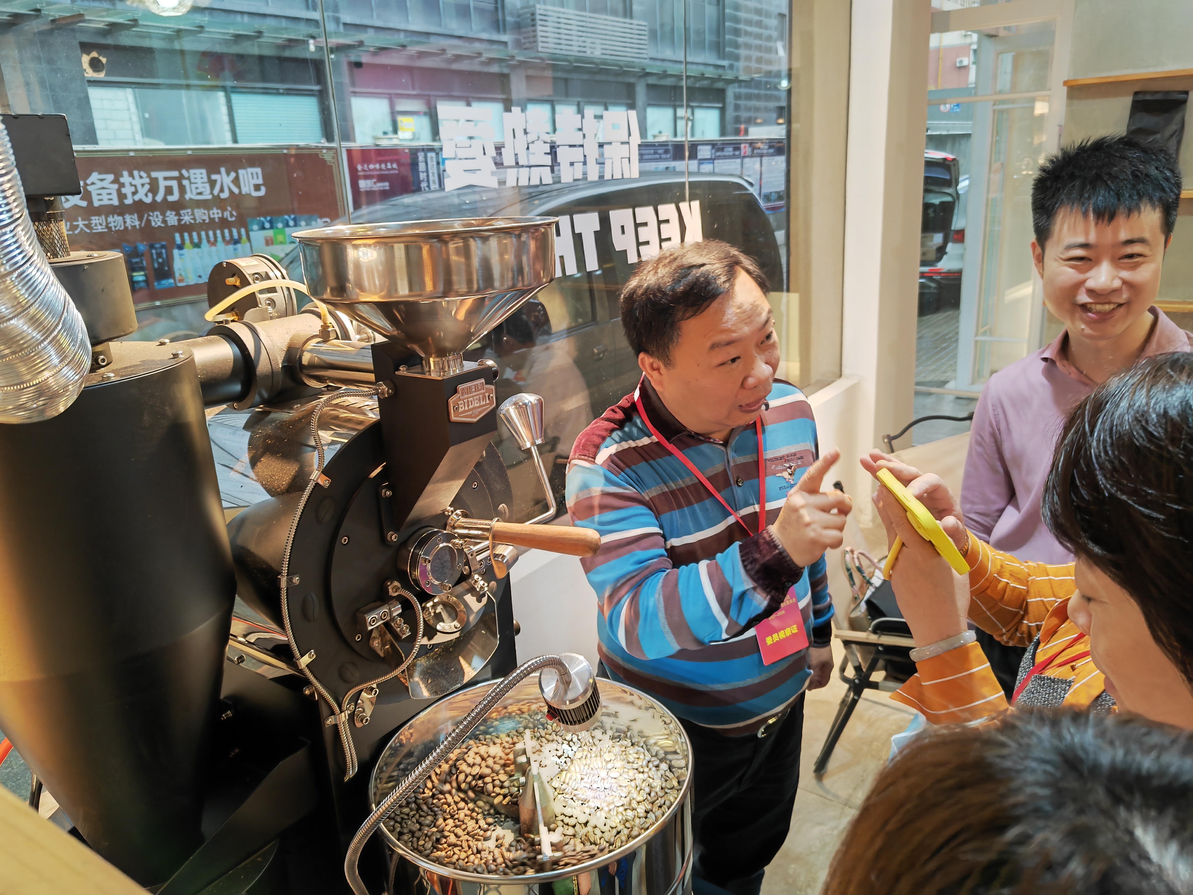 廣州荔灣政協(xié)陳錚衡副主席一行蒞臨金達(dá)調(diào)研咖啡產(chǎn)業(yè)人才服務(wù)驛站的建設(shè) 廣州荔灣政協(xié)陳錚衡副主席一行蒞臨金達(dá)調(diào)研咖啡產(chǎn)業(yè)人才服務(wù)驛站的建設(shè)