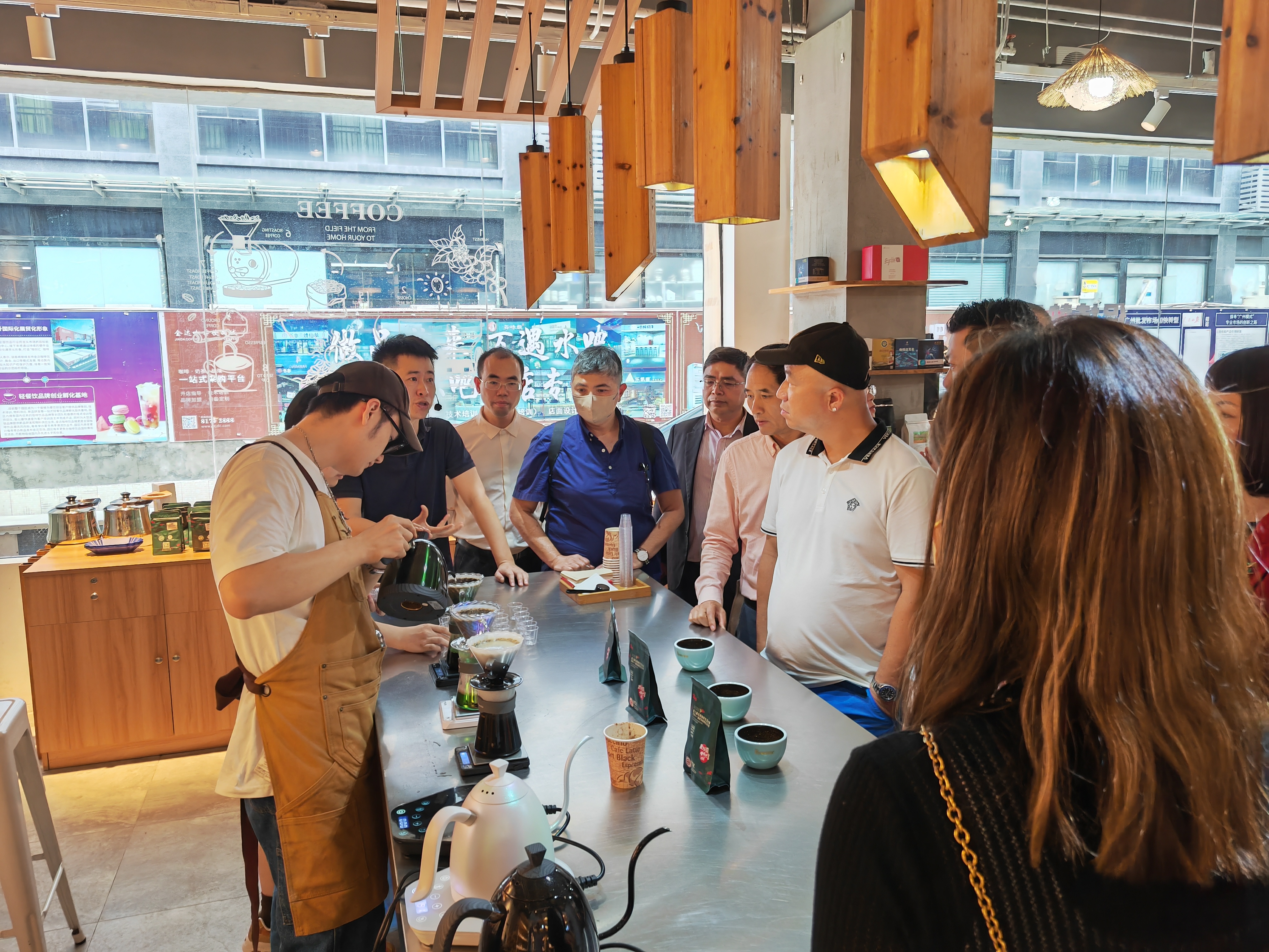 澳門美食同業(yè)聯合商會一行到金達考察白云“食材之都”高質量發(fā)展工作 澳門美食同業(yè)聯合商會一行到金達考察白云“食材之都”高質量發(fā)展工作